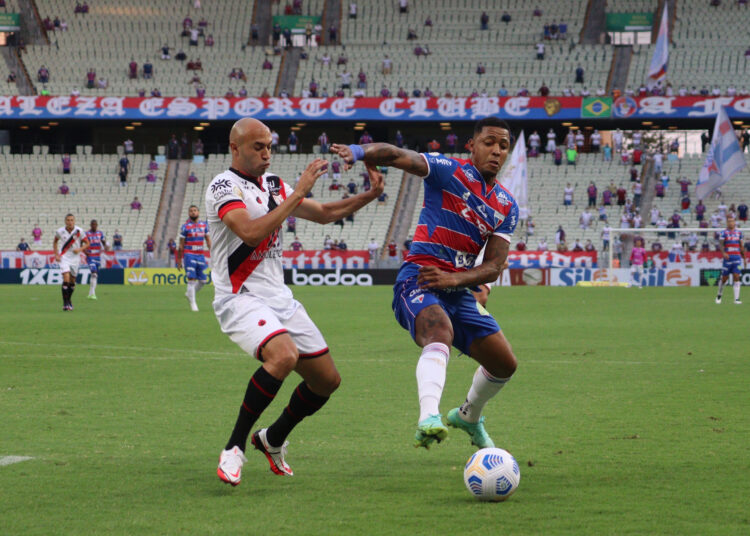 Fortaleza tem dois gols anulados e perde para o Atlético/GO na volta da torcida ao Castelão