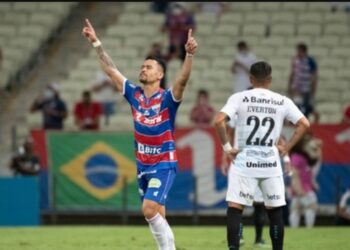Fortaleza derrota o Grêmio, volta a vencer em casa e retorna ao G-4 do Brasileirão