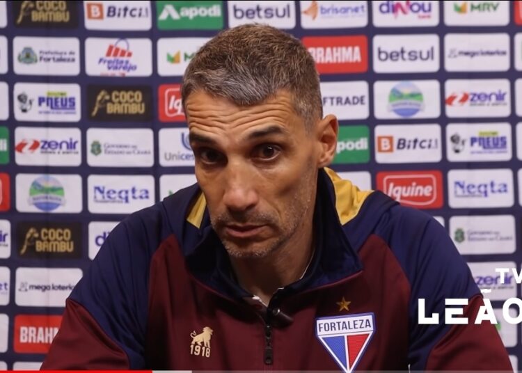 Vojvoda diz que gols em sequência “desmontaram” Leão e reconhece erro na escalação contra o Galo