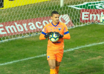 Felipe Alves rebate críticas ao time e prega calma: “As vitórias vão voltar a acontecer”