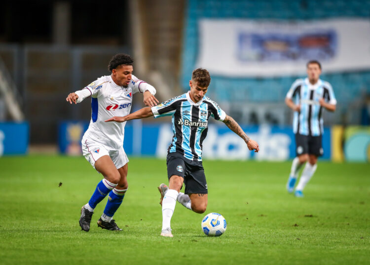 Fortaleza x Grêmio: onde assistir, horário, escalações e arbitragem