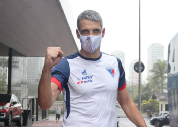 Vojvoda destaca mentalidade vencedora Fortaleza diante do Grêmio: “jogo inteligente e com ambição”