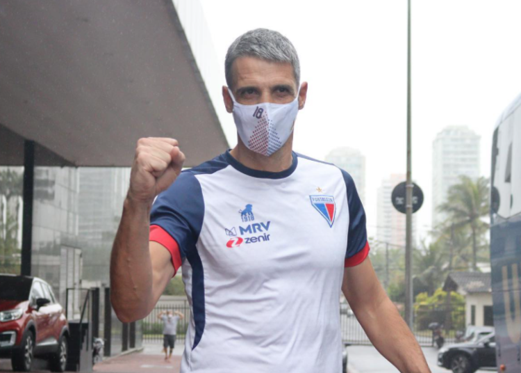 Vojvoda destaca mentalidade vencedora Fortaleza diante do Grêmio: “jogo inteligente e com ambição”