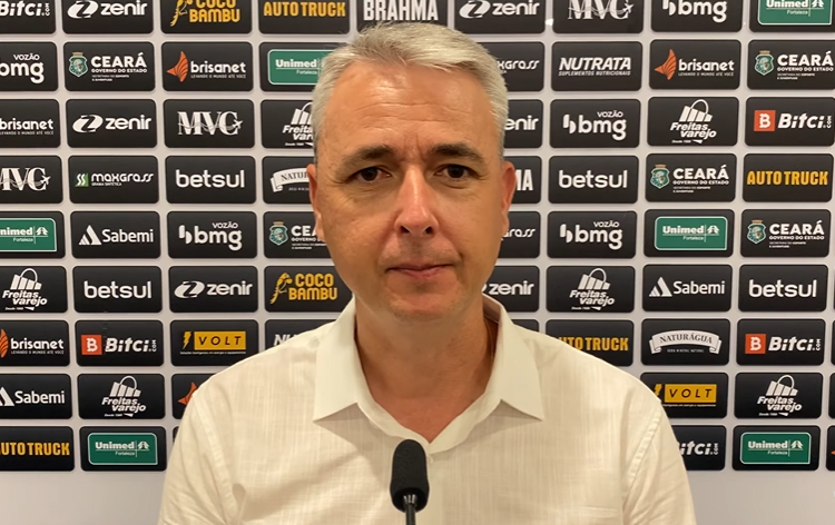 Tiago Nunes analisa empate e comenta sobre escalação de Mendoza: “eu valorizo todos os jogadores”