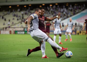 Ceará empata sem gols com o Internacional em jogo que marcou retorno da torcida alvinegra ao Castelão