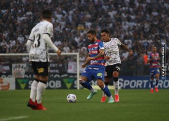 Fortaleza sofre gol aos 41 do segundo tempo e perde para o Corinthians na Neo Química Arena