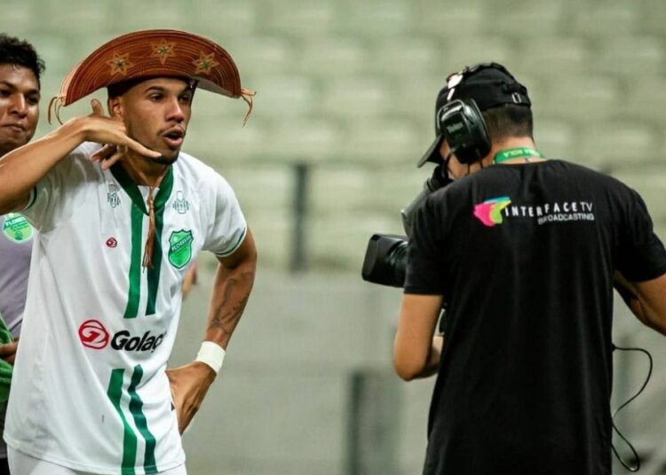 Do subúrbio à glória! No Floresta há 11 anos, trajetória do atacante Paulo Vyctor se confunde com história de ascensão do Lobo³