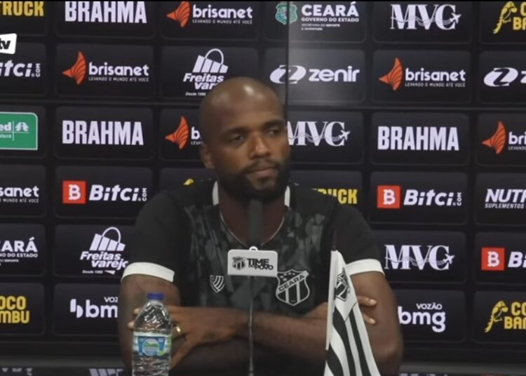 Messias destaca bom momento do time, exalta torcedor e repercute mudanças na arbitragem