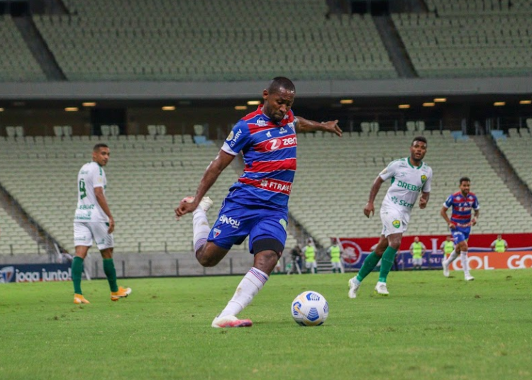 Tinga relata alívio com vitória sobre Palmeiras mas já foca em duelo contra o Santos