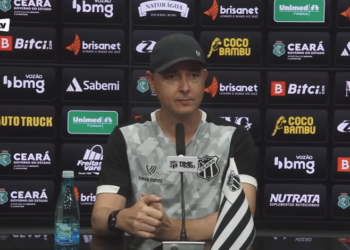 Tiago Nunes elogia Vina, comenta sobre chances a Mendoza e explica esquema tático do Ceará