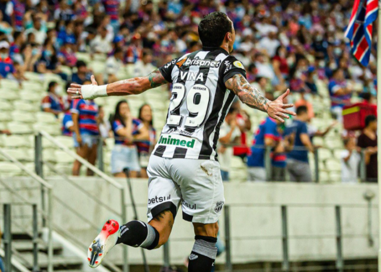 Vina marca duas vezes e Ceará aplica 4 a 0 pra cima do Fortaleza na Arena Castelão