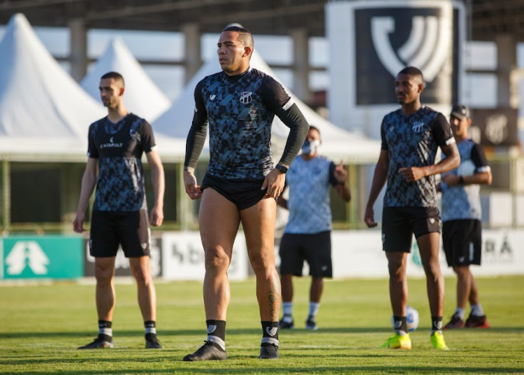Ceará encerra preparação antes de viagem para enfrentar o Flamengo no RJ; veja desfalques