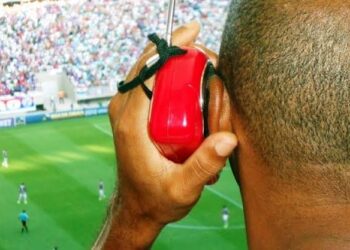 Torcedores reclamam que entrada com rádio de pilha está sendo barrada na Arena Castelão