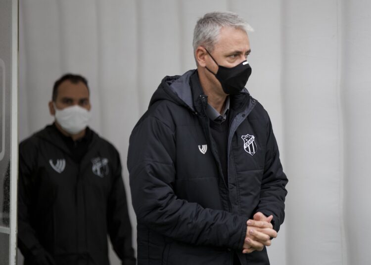 Tiago Nunes valoriza triunfo do Ceará: “é o tipo de vitória que se torna emblemática”