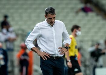 “Sabor amargo”, diz Vojvoda sobre o empate sofrido nos acréscimos diante do São Paulo