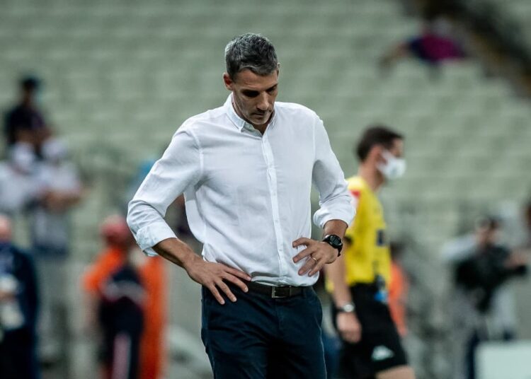 “Sabor amargo”, diz Vojvoda sobre o empate sofrido nos acréscimos diante do São Paulo