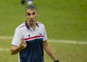 Opinião: “Vojvoda foi lento na leitura de jogo contra o Santos”