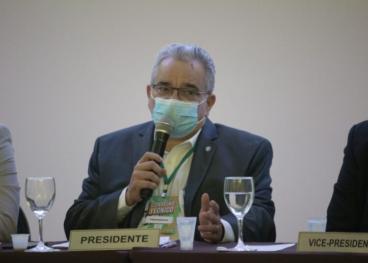 Após declaração de dirigente pernambucano, presidente da FCF fala em “humildade de rever conceitos”; veja a nota