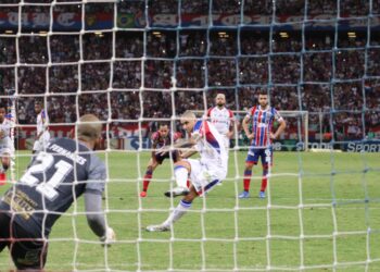Fortaleza vence Bahia de virada e fecha melhor ano da história com chave de ouro