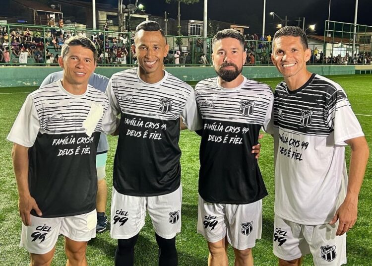 Torcedores do Fortaleza criticam Osvaldo por usar uniforme do Ceará em jogo beneficente; atacante rebate comentários