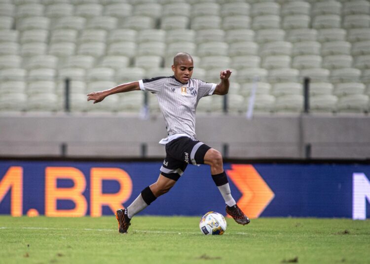 Joia do Ceará, João Victor foi o segundo jogador mais novo a estrear no Brasileirão 2021