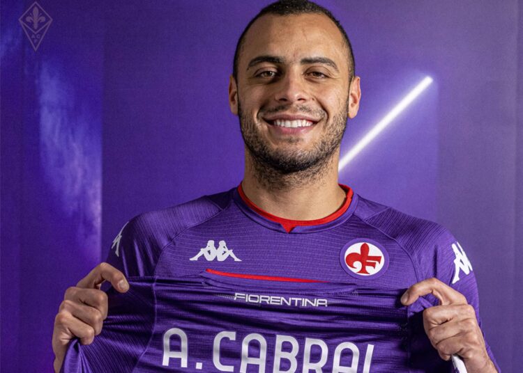 Fiorentina-ITA oficializa contratação de Arthur Cabral