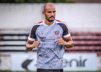 Zagueiro Vitão projeta estreia do Ferrão no estadual e alerta para jogos em sequência no início