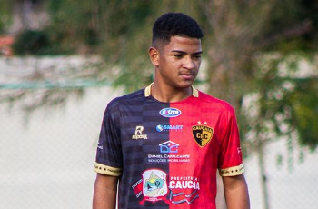 Líder do Cearense, Caucaia anuncia mais dois reforços