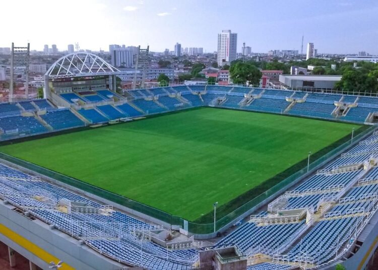 Estádio Presidente Vargas tem novo gramado instalado; veja imagens