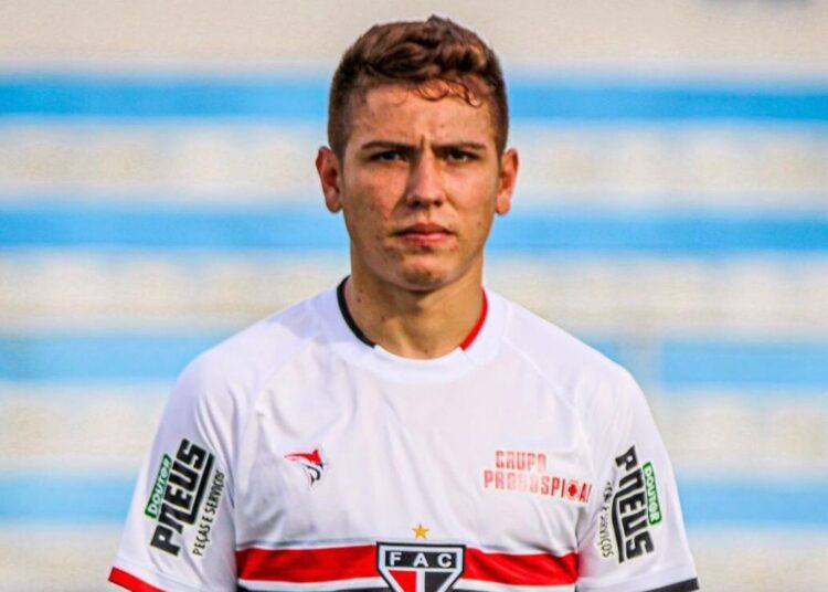 Clisman sofre fratura e será desfalque no Ferroviário por até 90 dias