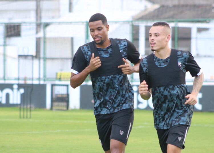 Recuperados da Covid-19, Iury Castilho e Kelvyn voltam a treinar