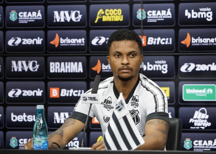 Em tarde de apresentação, Lucas Ribeiro chega focado no trabalho e fala sobre polêmica: “Essa situação já foi resolvida”