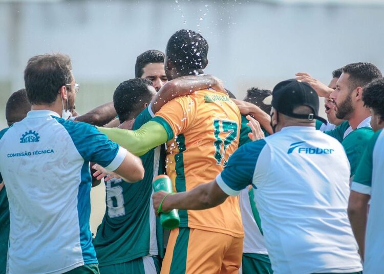 Aliviado após primeira vitória, atacante do Verdão do Cariri aponta evolução no Cearense: “O Icasa vai mostrar força”