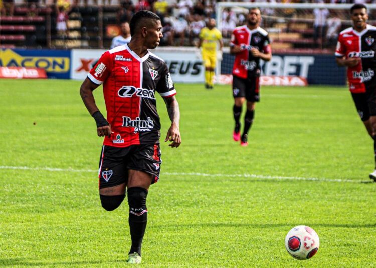 Lateral do Ferroviário, Roni acredita que duelo com Caucaia será uma “final antecipada”