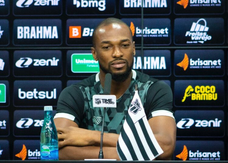 Luiz Otávio fala sobre os primeiros jogos de 2022 e brinca sobre a pré-temporada: “perna igual a um saco de cimento”