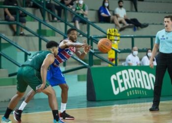 Em jogo de quatro prorrogações, Fortaleza Basquete vence o Cerrado-DF e conquista primeira vitória fora de casa