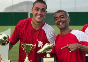 Icasa anuncia contratação do atacante Romarinho, filho do ex-jogador e senador Romário