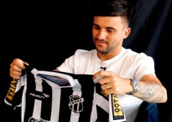 Lateral Victor Luis comemora retorno a Porangabuçu: ‘Honra ser Ceará novamente’