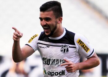 Ceará anuncia retorno do lateral-esquerdo Victor Luís