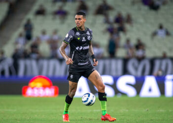 Richard fratura a mandíbula e terá de passar por procedimento cirúrgico