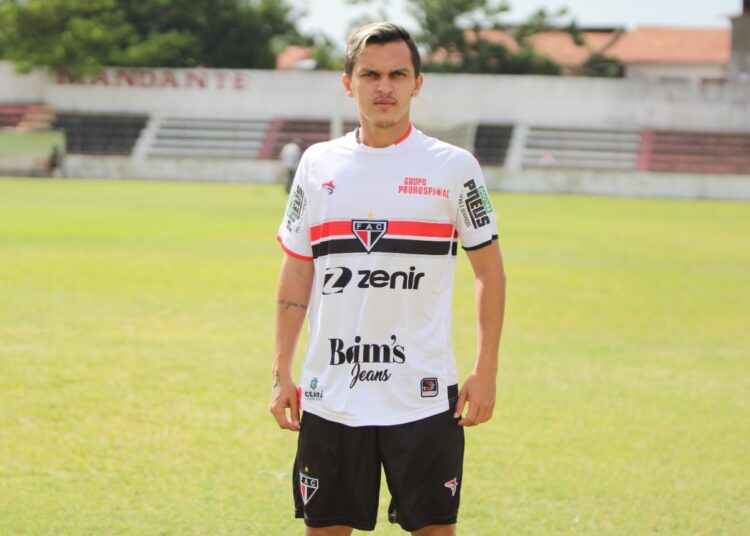 Ex-Floresta, Renezinho é a mais nova contratação do Ferroviário; meio-campista Elias também é anunciado