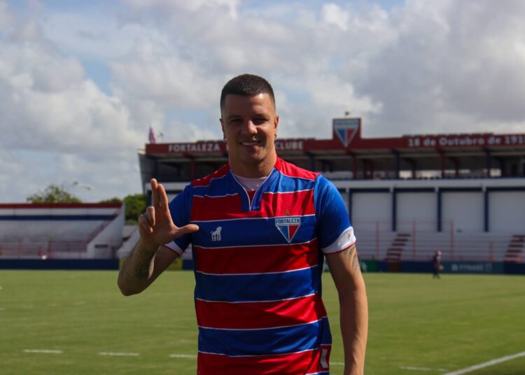 Após estrear no Fortaleza, Renato Kayzer comemora retorno aos gramados: “Fazia meses que não atuava”
