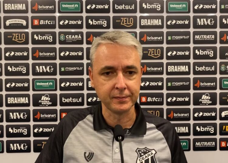 Tiago Nunes elogia espírito do Ceará no clássico e diz: “Não somos o time da moda”