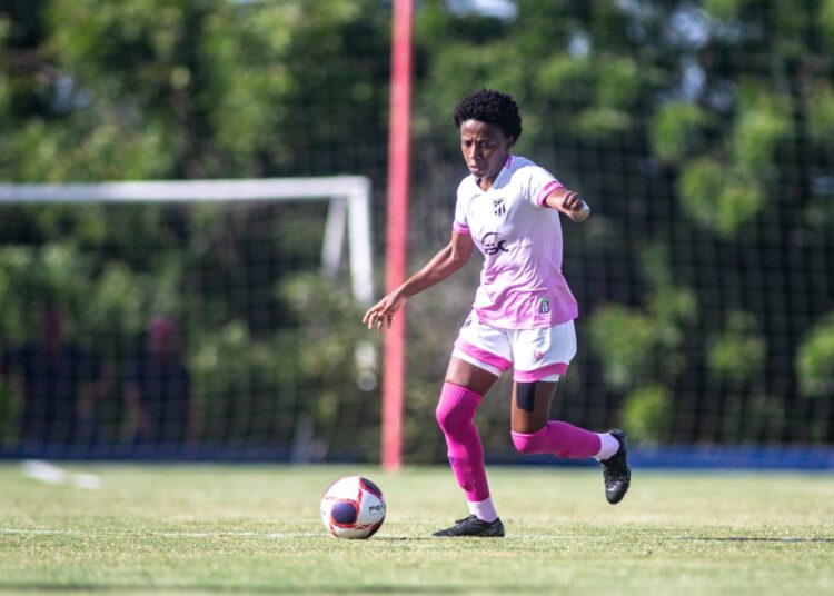 Ceará renova vínculo da volante Edna Baiana