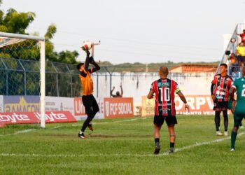 Destaque do Caucaia e goleiro menos vazado, Célio celebra a invencibilidade da equipe no Campeonato Cearense