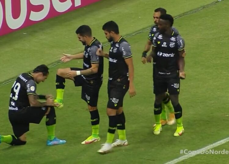 Richardson comemora primeira titularidade pelo Ceará após seu retorno: “Feliz em voltar a começar um jogo vestindo essa camisa”