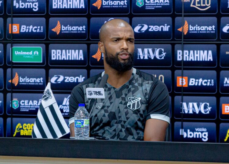 Messias diz estar “curado” de problema no púbis e elogia gramado do Castelão: “Houve uma melhora”