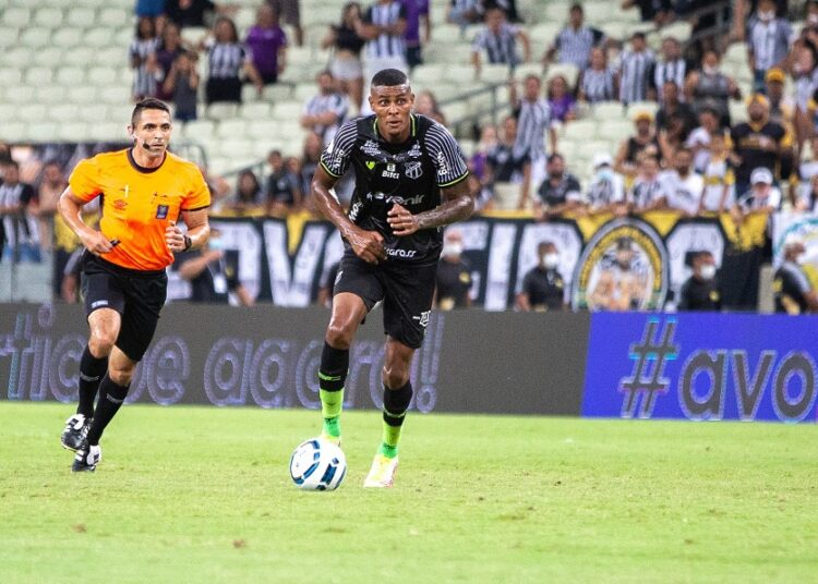 Decisivo na Copa do Brasil, Cléber celebra retomada de gols e fala da cobrança do torcedor: “A torcida do Ceará é de massa”