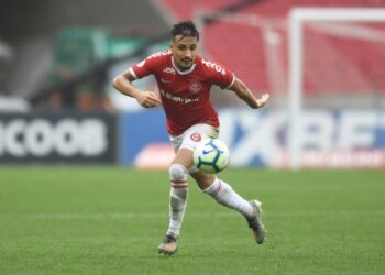 Fortaleza tem interesse na contratação do lateral-direito Heitor, atualmente no Internacional