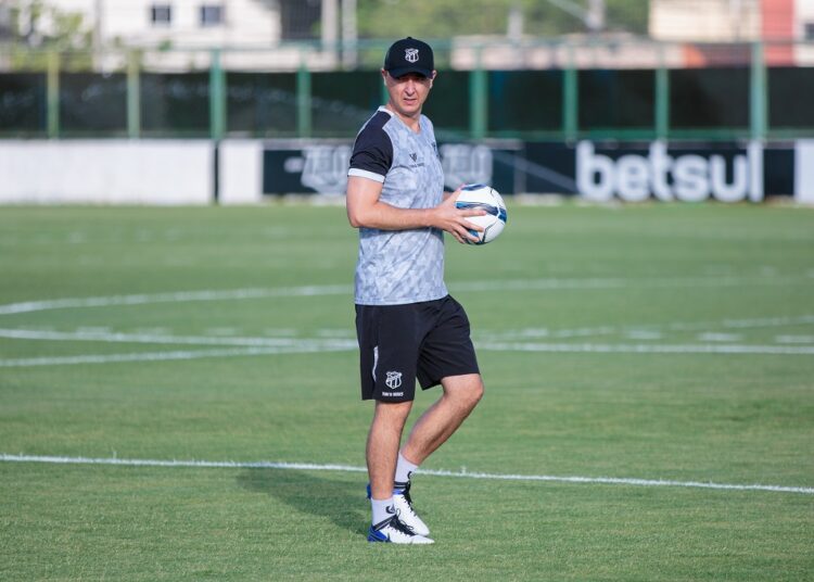 Tiago Nunes lamenta falta de efetividade do Ceará contra CRB, mas diz que “equipe é a que o torcedor gosta de ver”